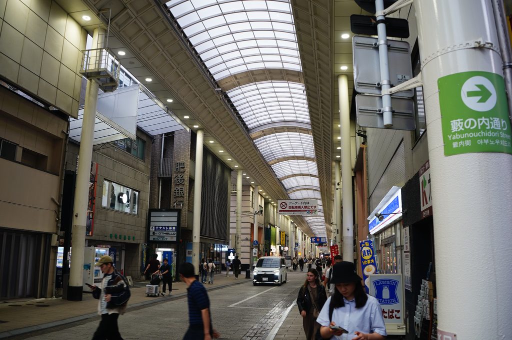 アーケードのかかった熊本の商店街