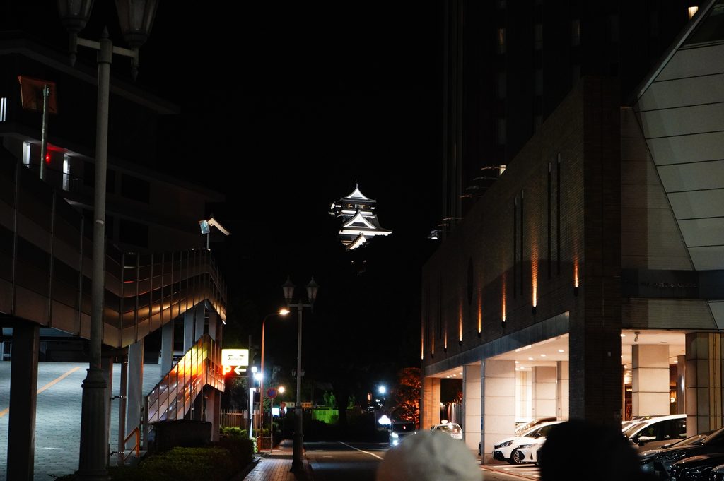 ライトアップされている熊本城